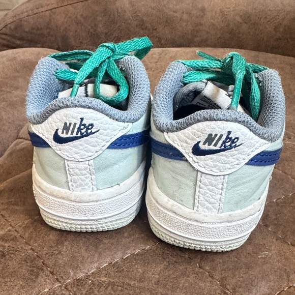 Toddler size 5 - Picture 3 of 4